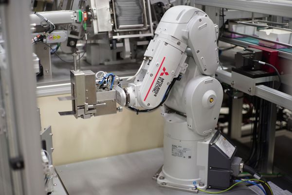 emkon. pharmaceutical packaging with 6 axis articulated robot